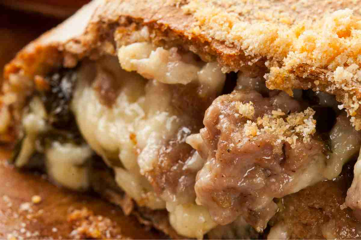 A cena togliti lo sfizio e fai la torta rustica salsiccia funghi e taleggio, è una vera squisitezza e con questa ricetta la sforni in un attimo