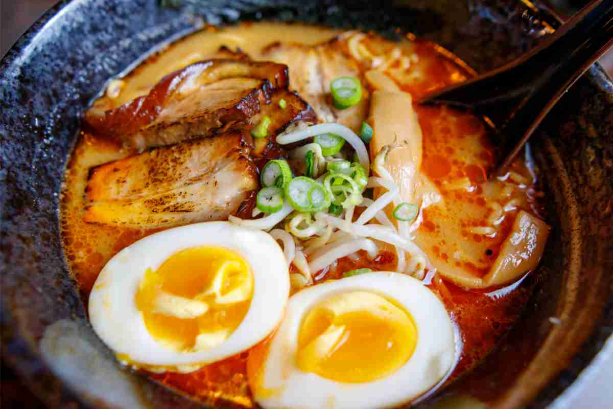 Zuppa orientale miso ramen speziato ricetta