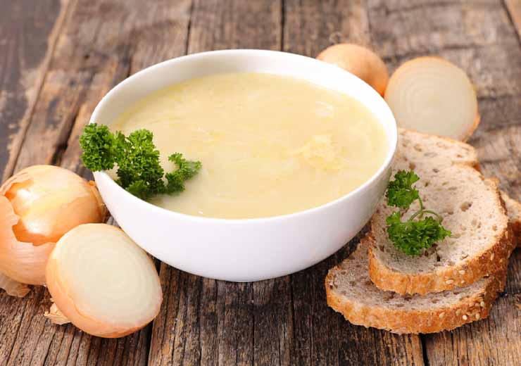 ricetta zuppa di cipolle gratinata con crostini