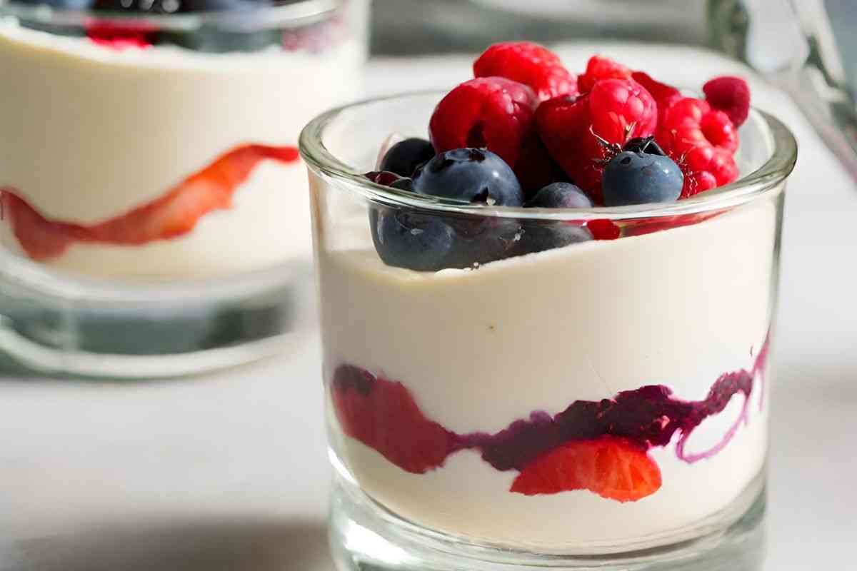 crema mascarpone e frutti di bosco ricetta