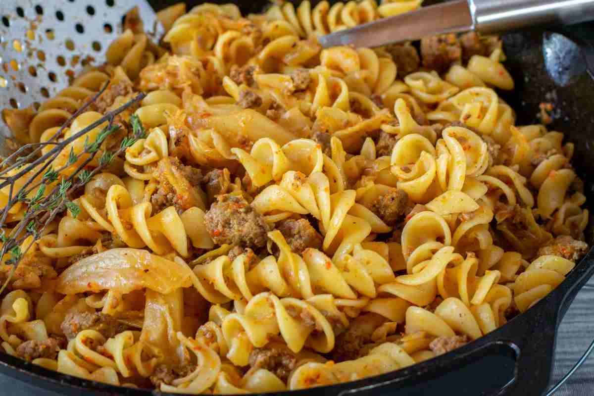 Ho preparato i fusilli con un condimento di verza e carne macinata, il risultato ha superato le mie aspettative