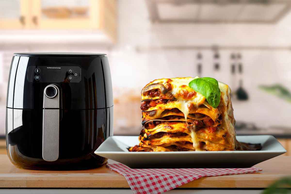 Non sporcare il forno a Carnevale: ecco come preparare una perfetta lasagna in friggitrice ad aria