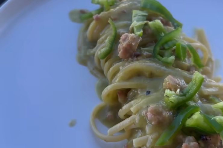 Luca Salatino: le linguine con salsiccia