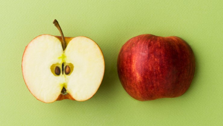 i semi di mela fanno bene o male