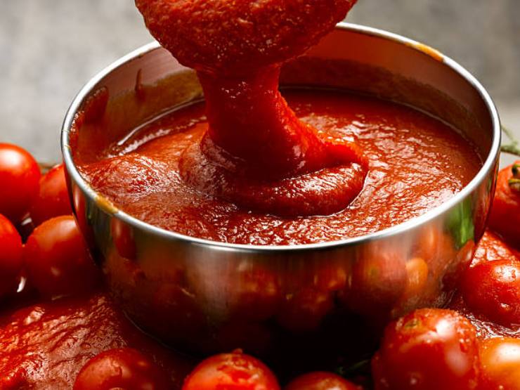 Preparazione della passata di pomodoro rustica