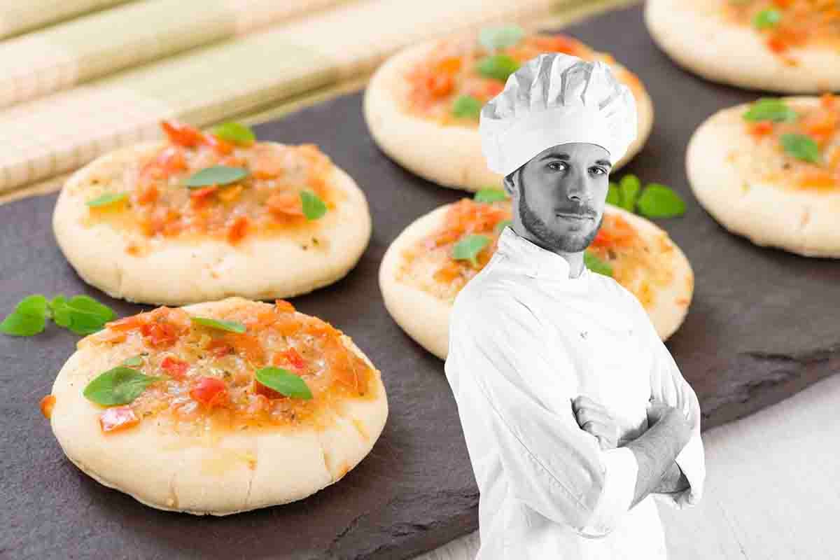 Sembrano pizzette, ma si preparano in un lampo con un ingrediente speciale: da leccarsi i baffi