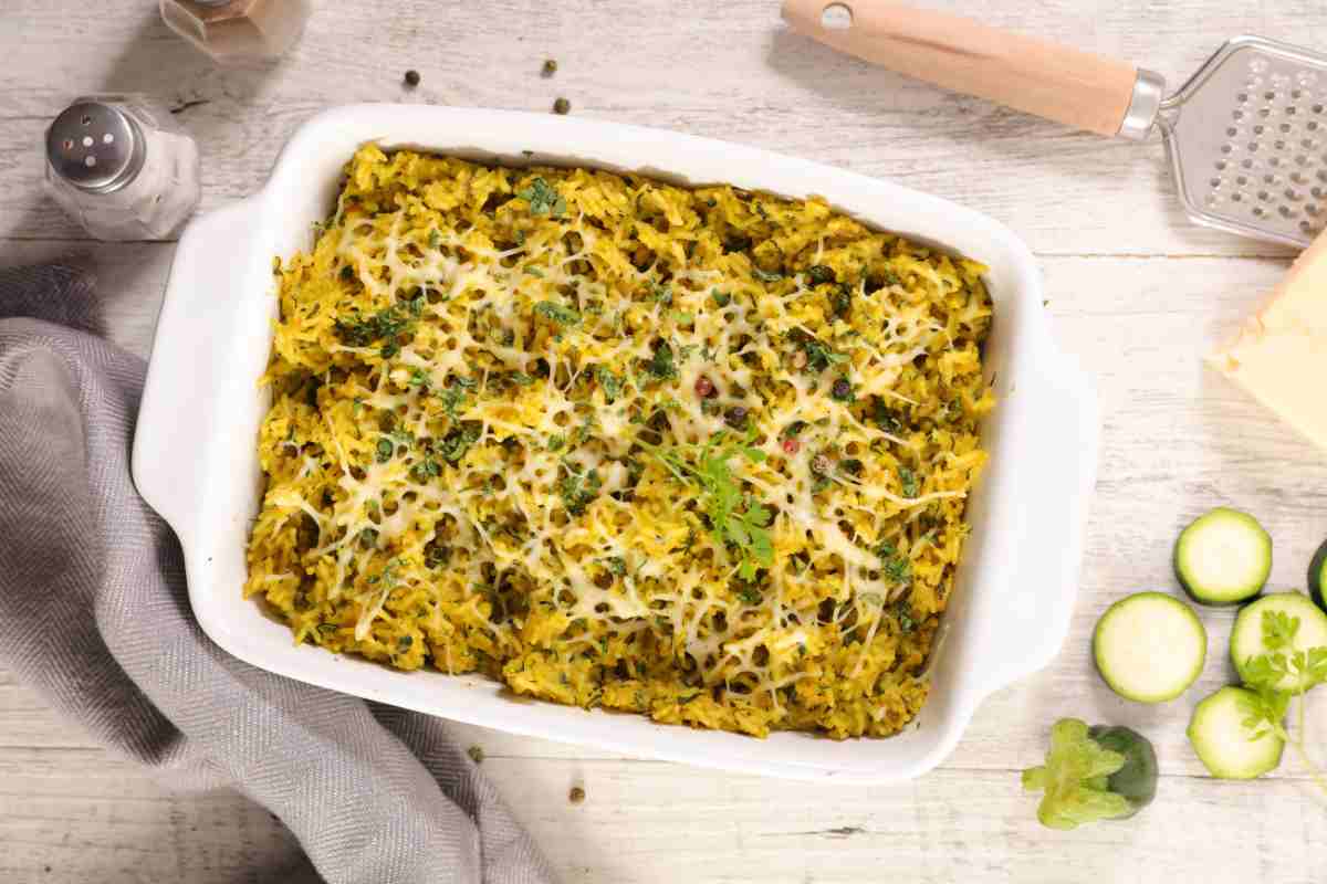 Sformato di zucchine croccante fuori: affonda la forchetta e scopri il cuore saporito e cremoso