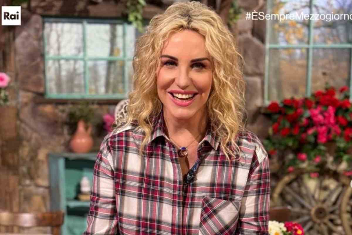 È Sempre Mezzogiorno, Antonella Clerici pazza di gioia: la sorpresa in diretta