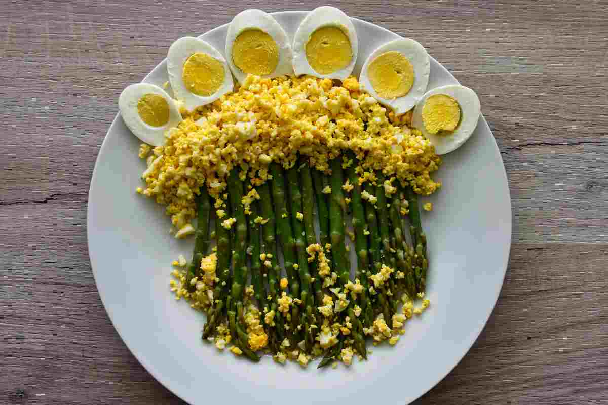 Antipasto capolavoro per il pranzo della Festa della Donna, un fiore di mimosa tutto da gustare