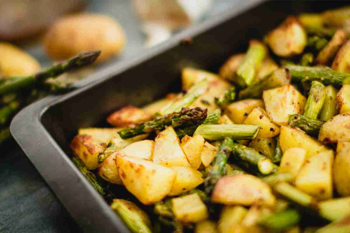 Asparagi e patate al forno