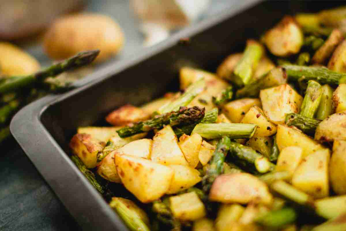 Ho fatto asparagi e patate al forno e i miei ospiti li hanno preferiti al secondo