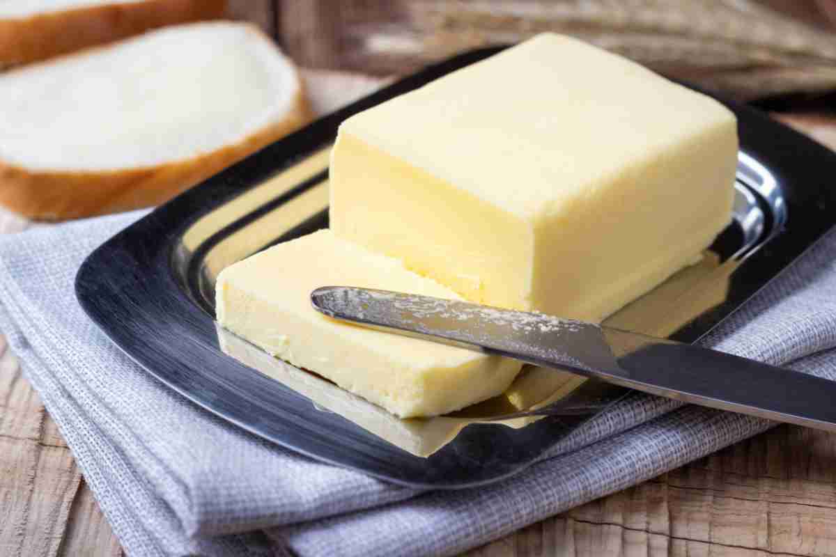 Questo ingrediente ce l’hai in frigo e sostituisce il burro nei dolci: non rinunciare più ai piaceri della vita
