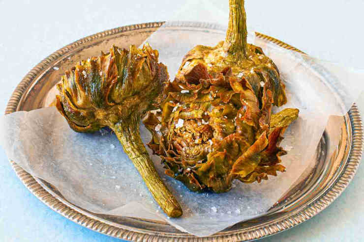 Carciofi alla giudia fritti per la ricetta del giorno