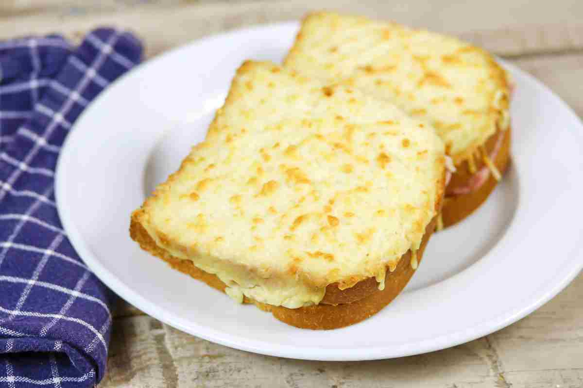 Croque-monsieur con il salmone affumicato