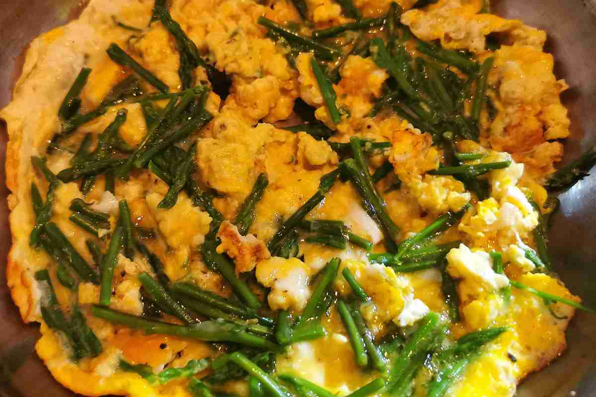 Frittata con asparagi selvatici, con questa ricetta ogni boccone è morbidissimo e succulento