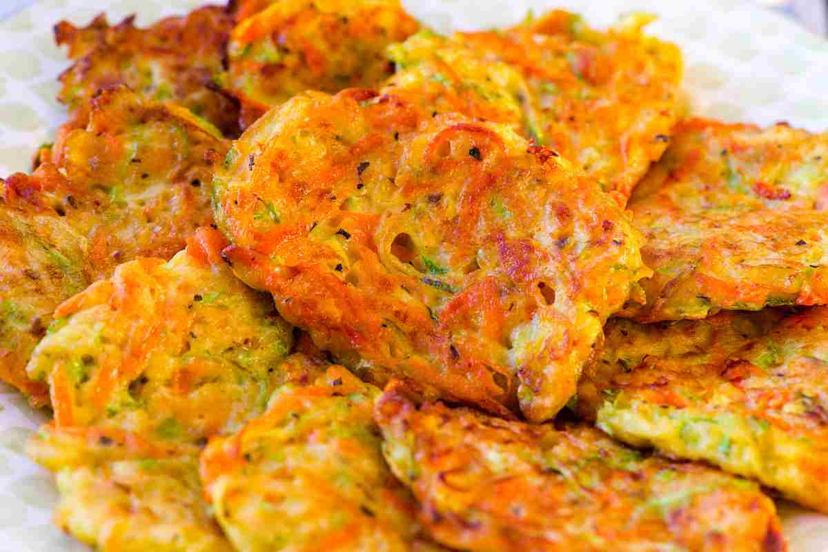 Preparo le frittelle con i fiori di zucca in 5 minuti e spariscono dalla tavola appena li poggio, anche i bambini le divorano