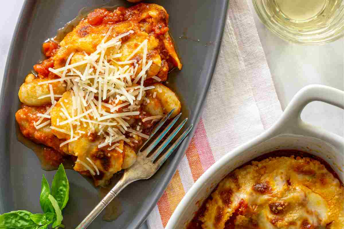 Se a pranzo hai un ospite che mangia per quattro: preparagli questo primo saporito