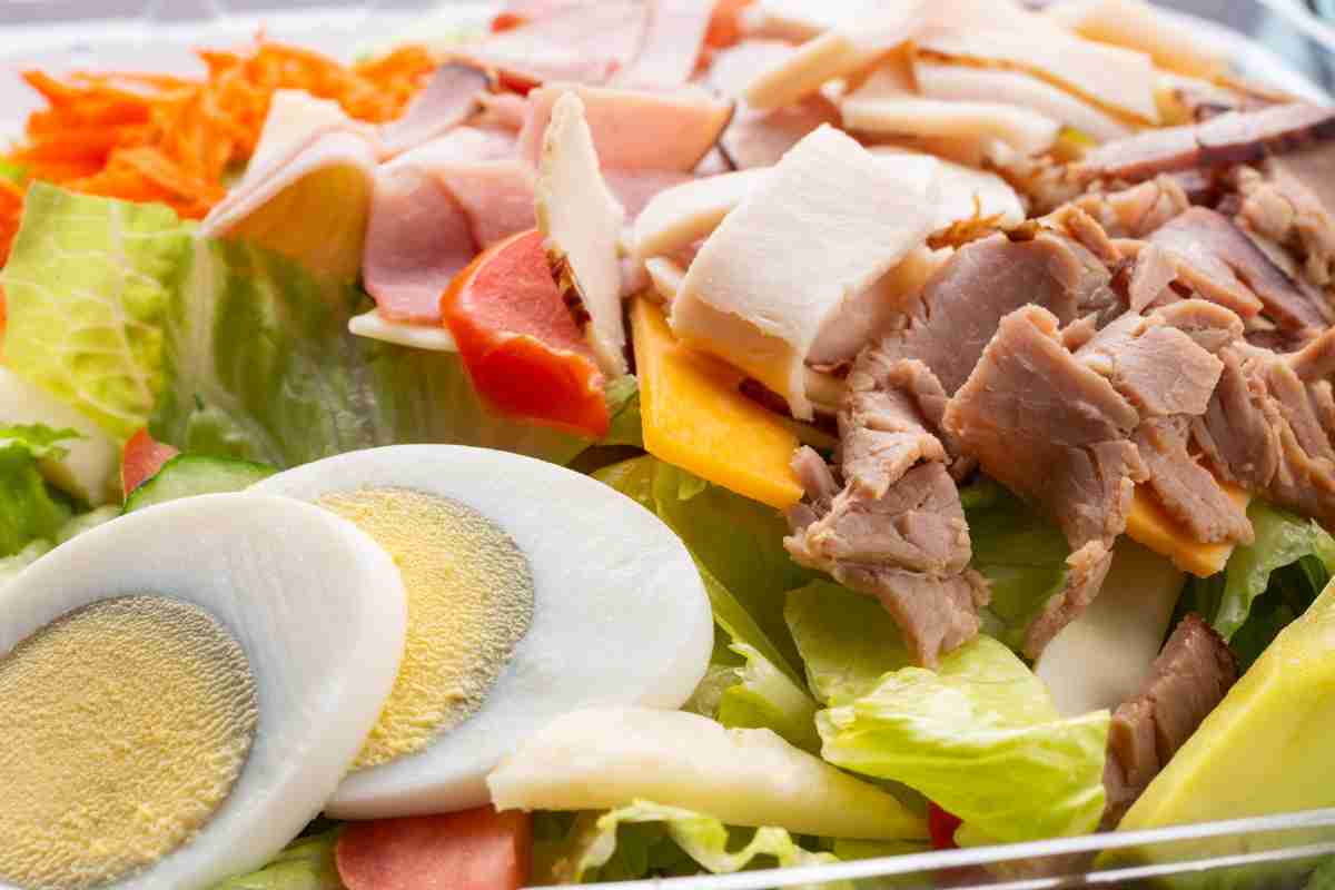 Saporita e proteica: ricetta facile per fare il pieno di energie con un’insalata light buonissima