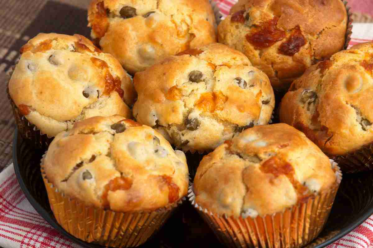 Muffin velocissimi particolari, ci ho messo olive verdi, provola affumicata e un ingrediente speciale che li ha resi morbidissimi