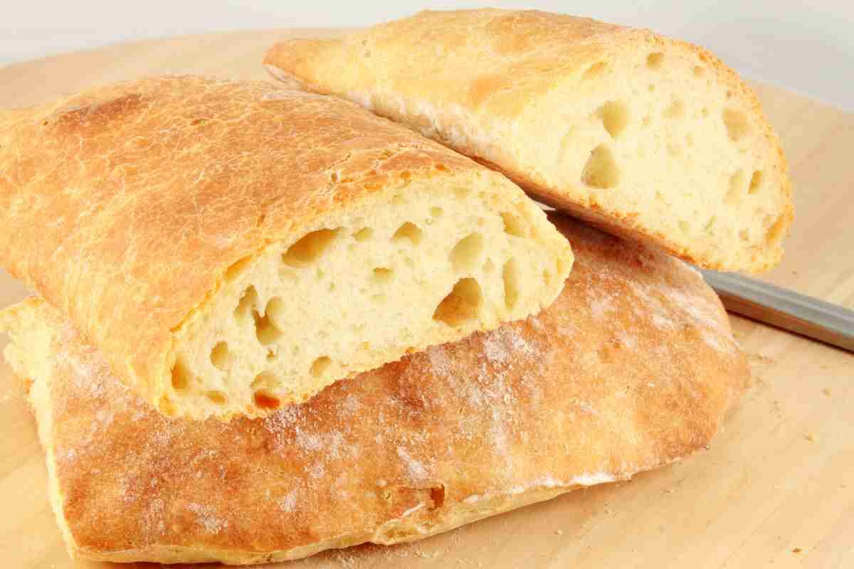 Lo faccio in 5 minuti la mattina e a pranzo è pronto: questo pane velocissimo mi ha cambiato la vita