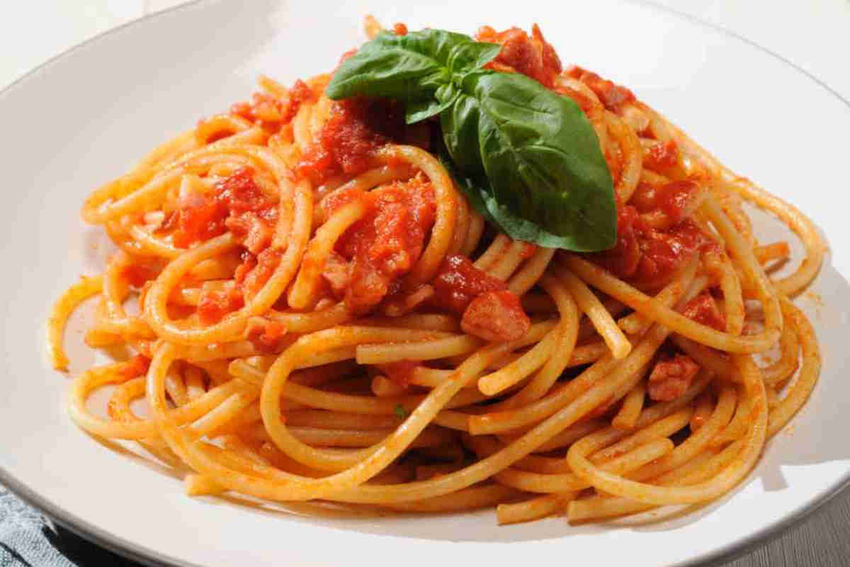 Pasta amatriciana con la ricetta del giorno