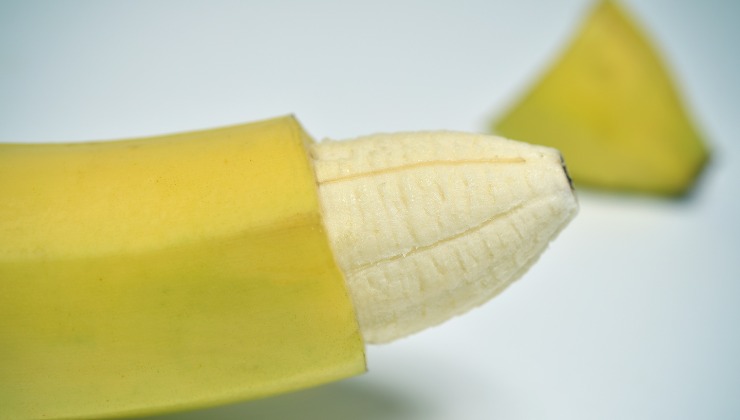 la punta della banana fa male?