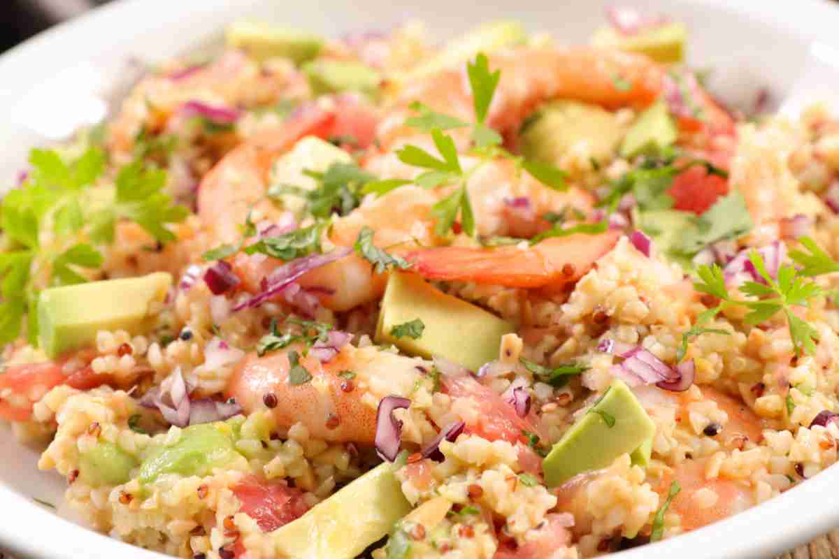 Quinoa con gamberi e avocado: ricetta strepitosa per dimagrire con gusto