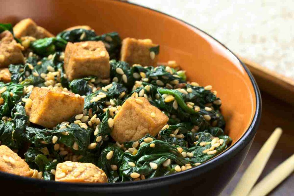 Spinaci e tofu in padella 