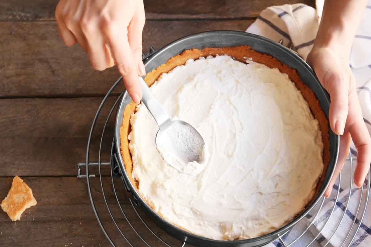 Hai fatto la cheesecake ma non si solidifica e si scioglie? Cosa hai sbagliato e come evitare l’errore