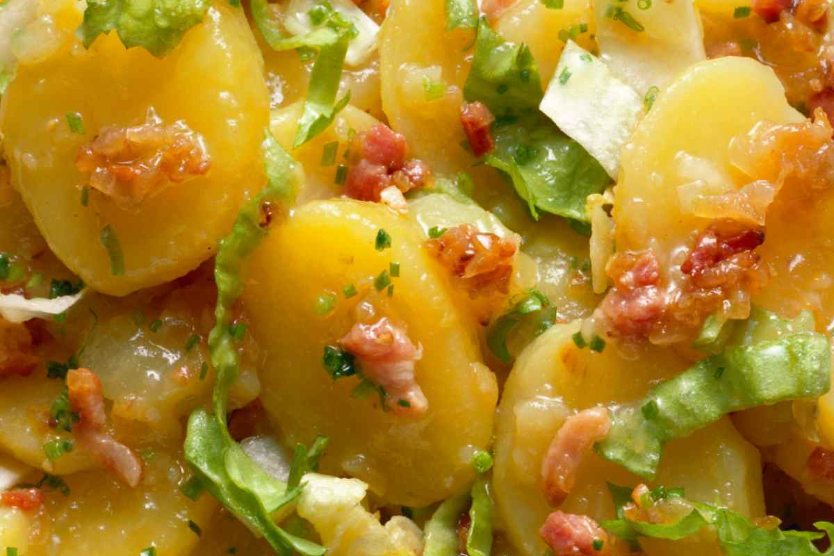 Ho preparato un’insalata di patate davvero buona, ecco l’ingrediente che ha fatto la differenza