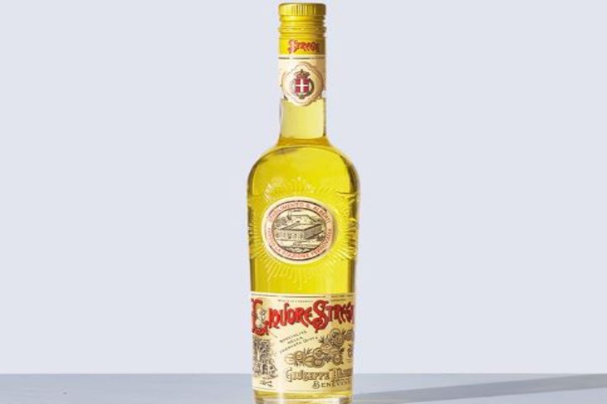 Il liquore Strega lo conosciamo tutti, ma perché si chiama così? La storia magica risale a tempi antichi