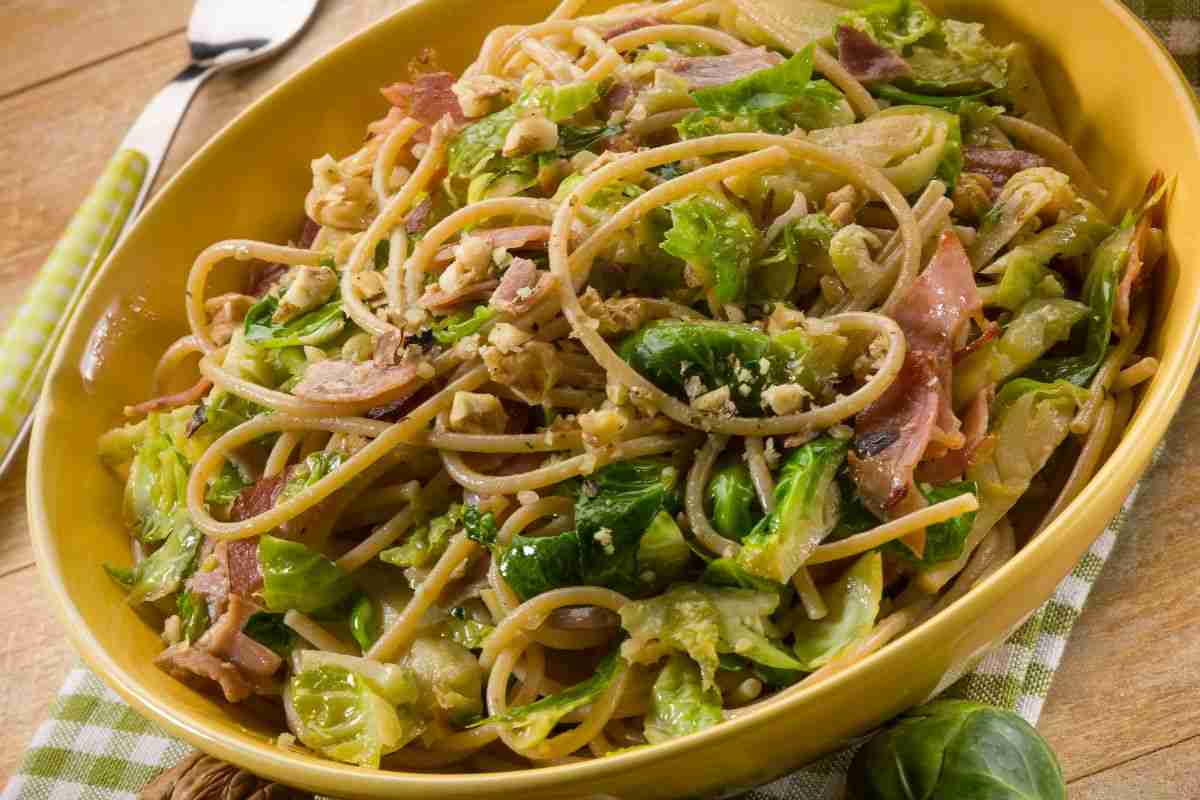 Ho preparato una cena leggera ma super sfiziosa, la pasta con cavoletti di Bruxelles e pancetta è piaciuta a tutti