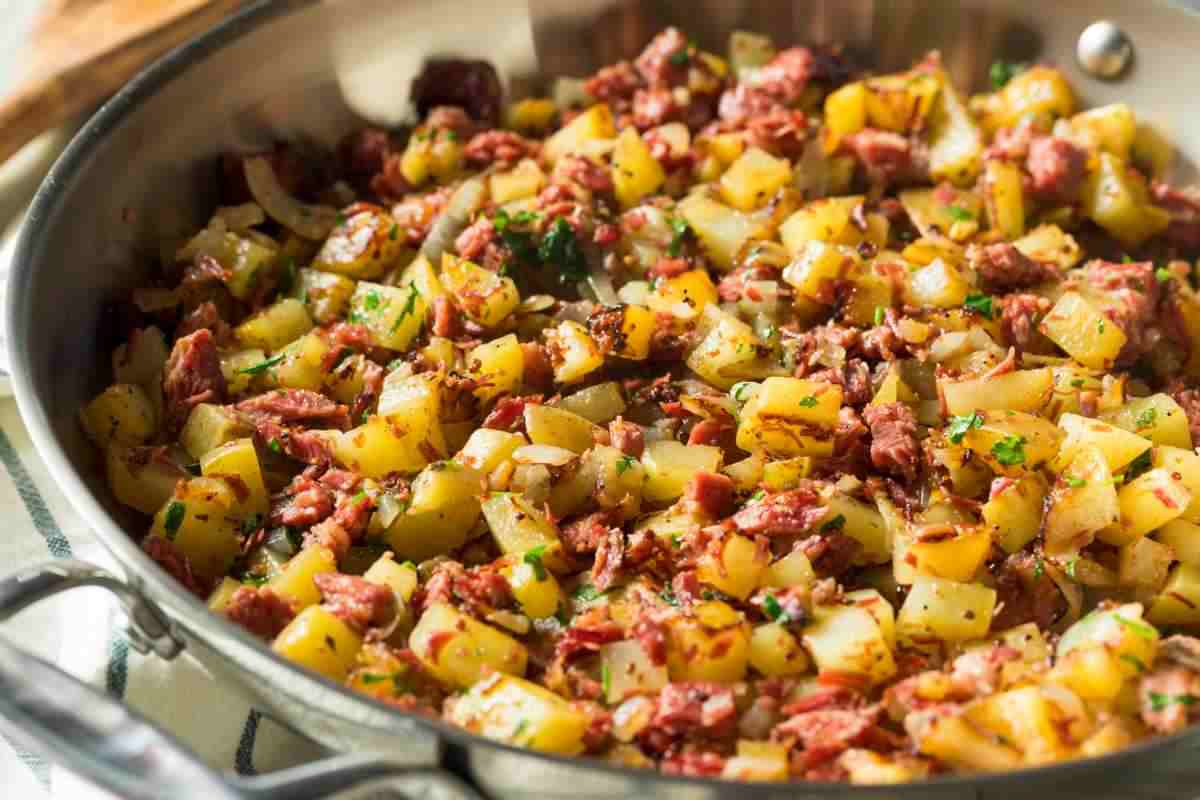 Patate e pancetta, il contorno sfizioso da preparare in padella