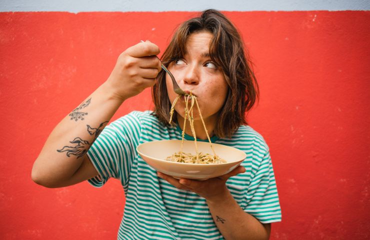 Mangiare pasta cena fa male?