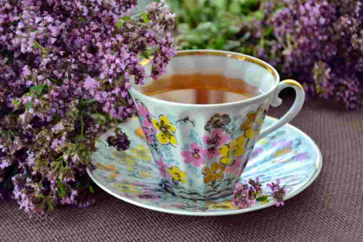 Se hai piattini del caffè in abbondanza non buttarli: puoi utilizzarli in maniera furba in casa