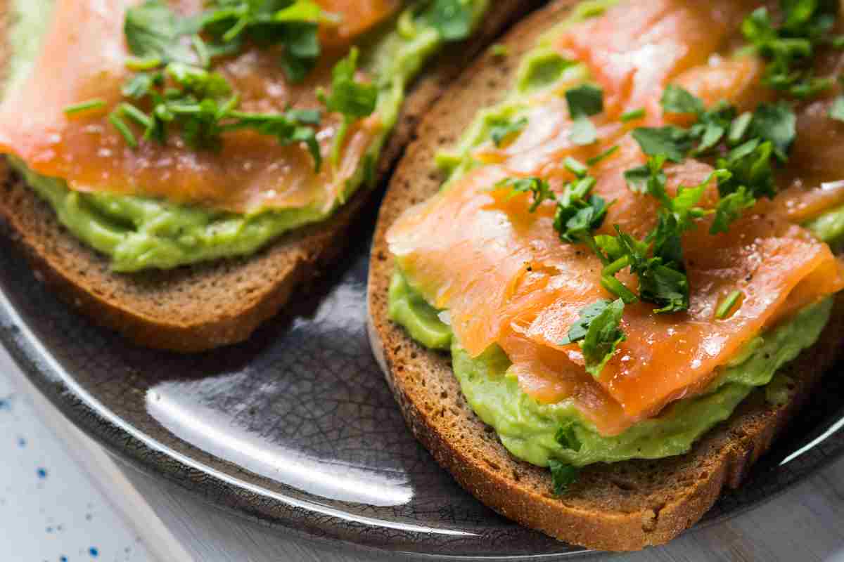 Avocado toast addicted? Mettici il salmone e goditi un’esperienza di gusto sublime