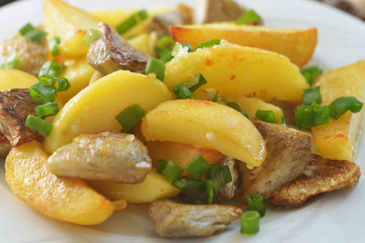 Carciofi e patate al forno con deliziosa crosticina