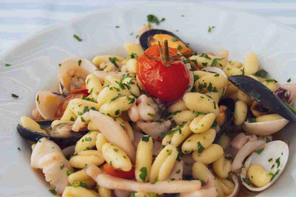 piatto con cavatelli ai frutti di mare per primi piatti sfiziosi