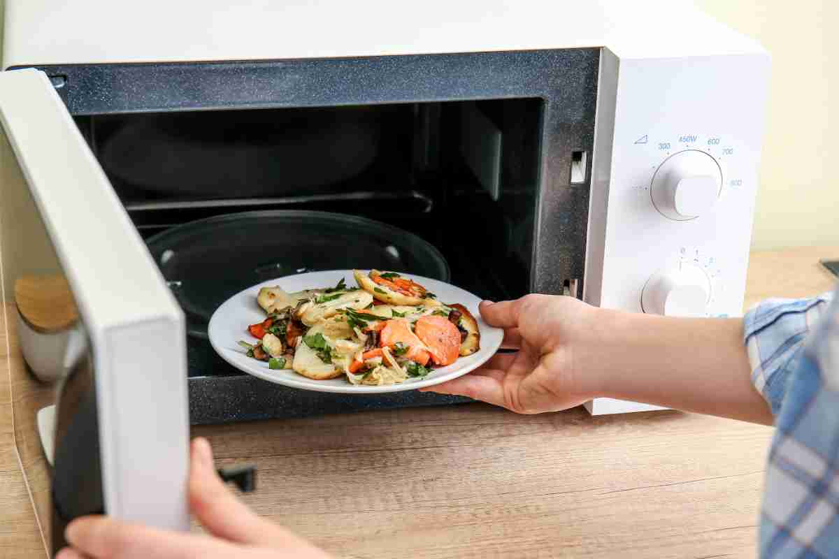 Come usare il forno a microonde