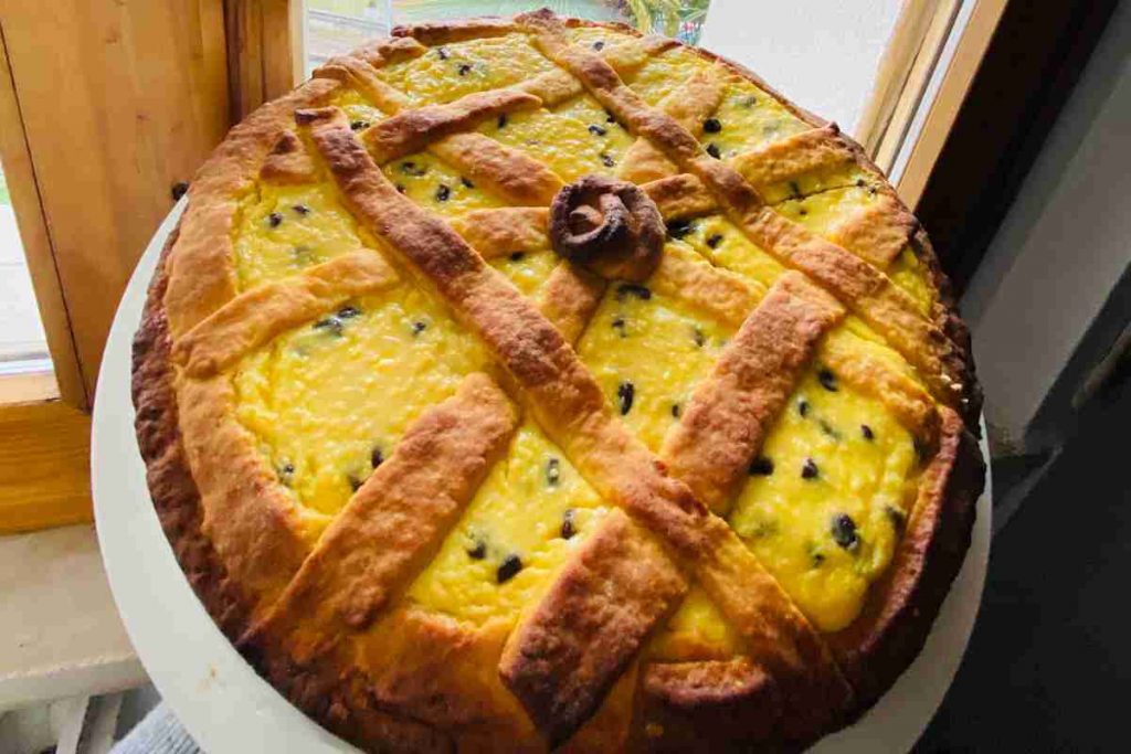 Crostata con mascarpone e ricotta e gocce di cioccolato per le torte della festa della mamma