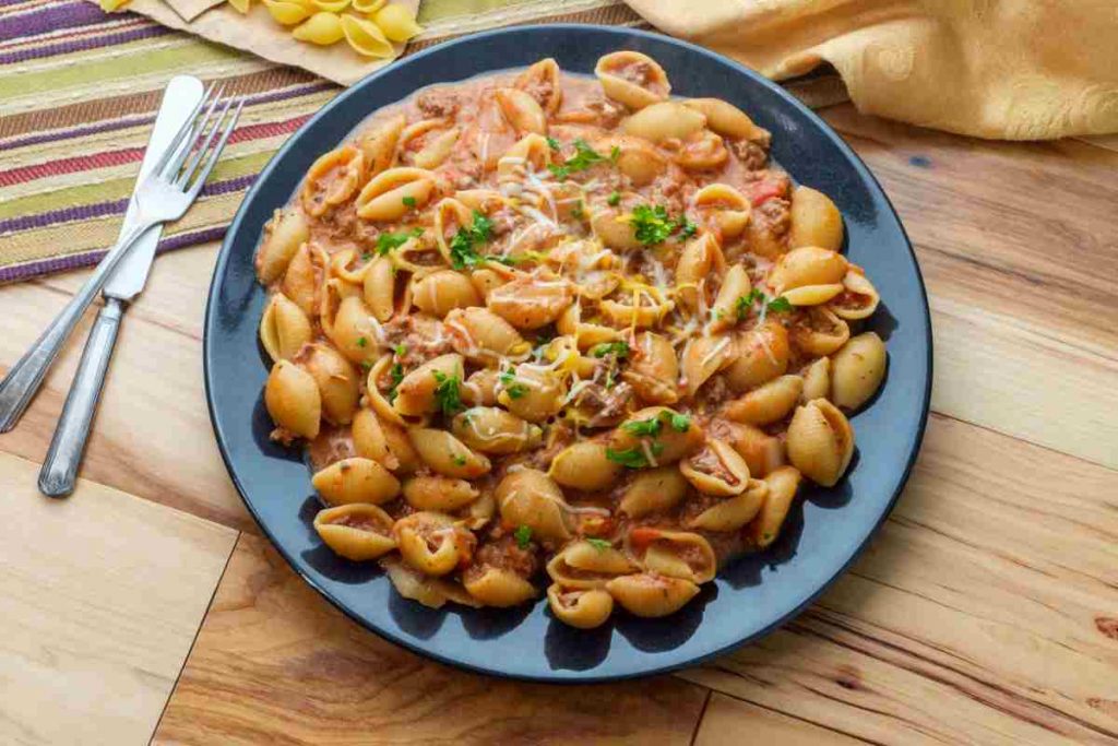 Gnocchetti sardi con ragù di salsiccia e formaggio 