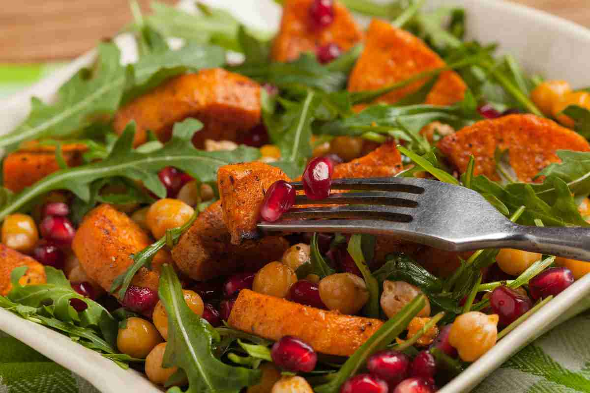 Insalata di patate dolci, ti svelo il segreto per farla nutriente e saporita ma leggera