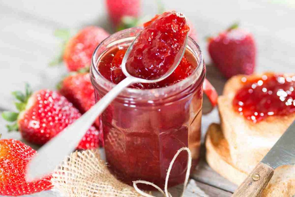 Marmellata di fragole veloce in barattolo