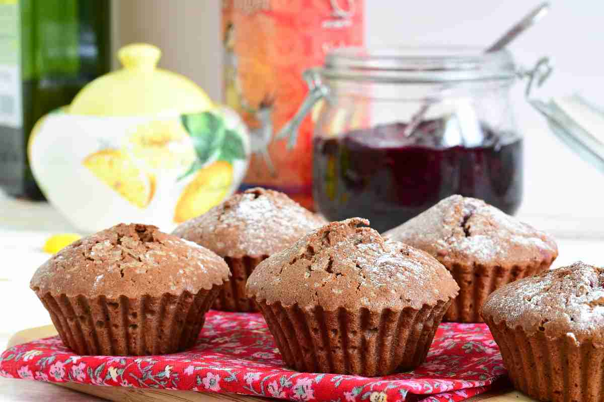 Muffin al cioccolato, in questa versione sono ancora più golosi: da perdere la testa