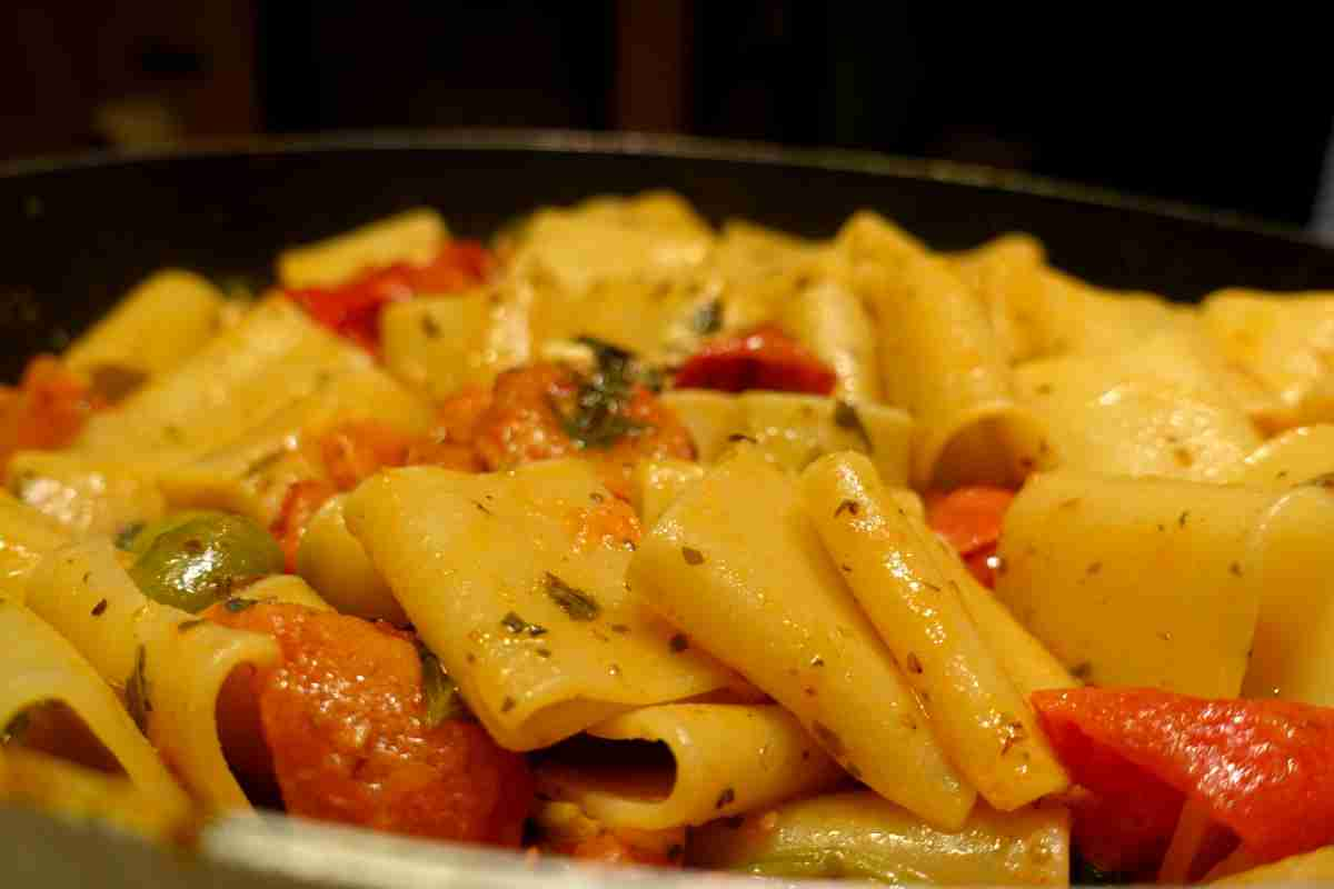 Paccheri alla marinara, con la ricetta del pescatore spariscono dalla tavola in un minuto