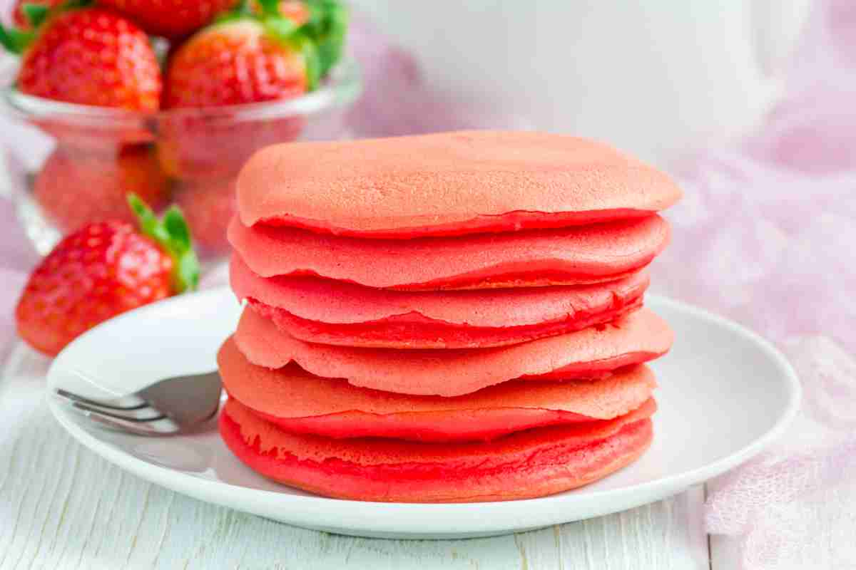 La merenda con i pancake è sempre un successo da quando li faccio colorati, nessuno resiste alla loro bontà