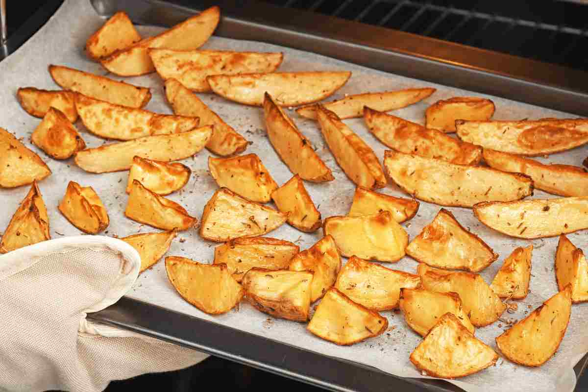 Patate a spicchi con la buccia al forno, da quando le faccio così vengono sempre perfettamente croccanti