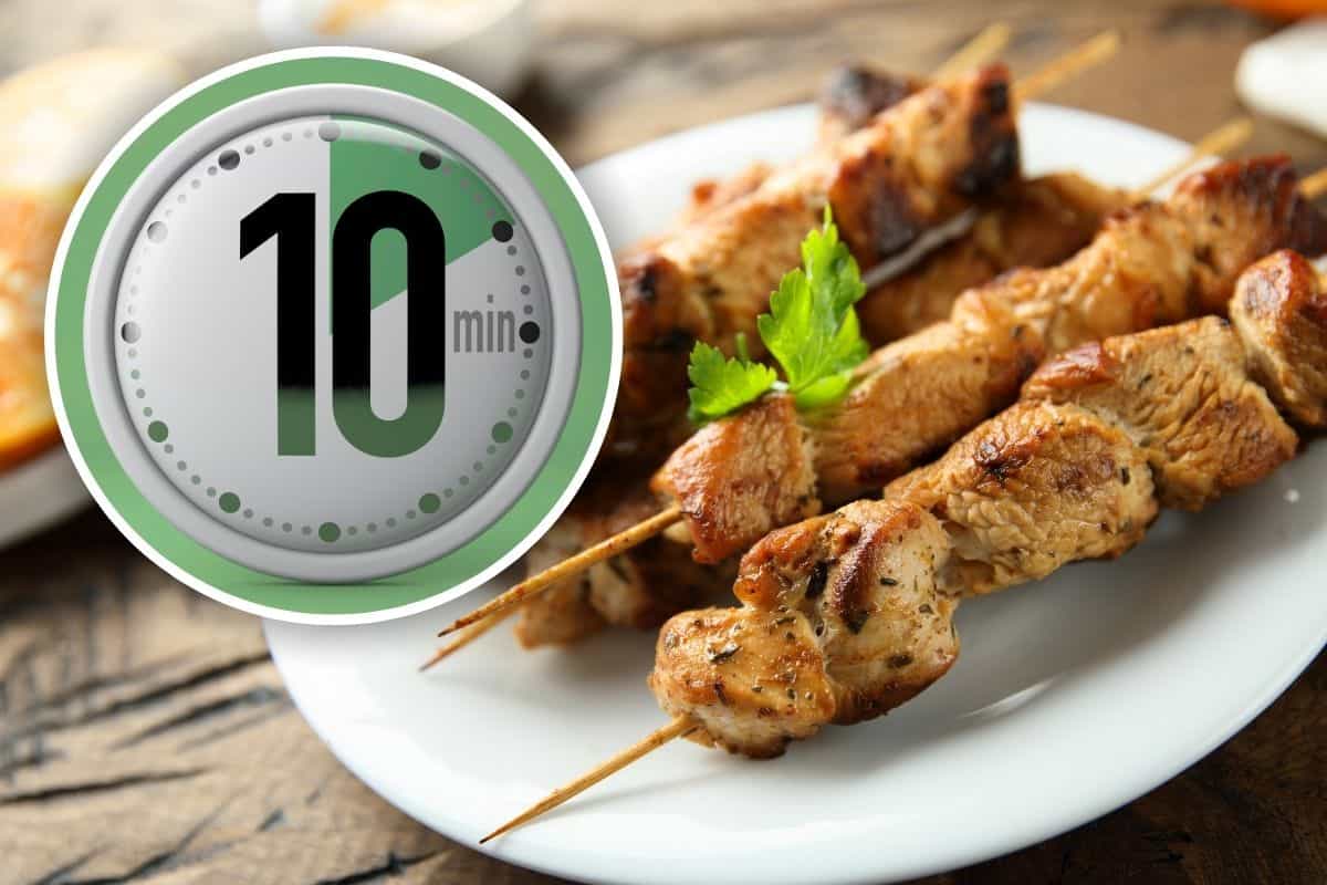 Perché spendi il doppio comprandoli? Gli arrosticini li fai in casa e in 10 minuti: sono deliziosi