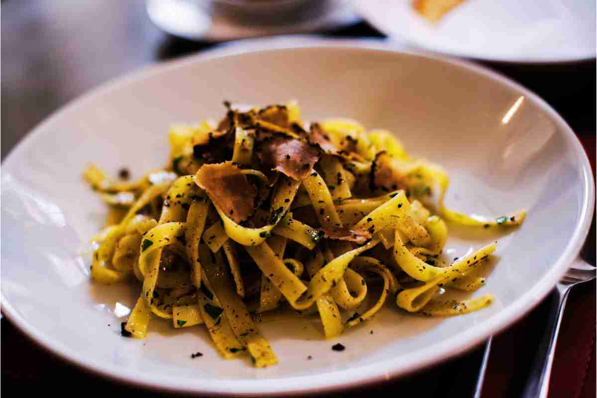 Tagliatelle al tartufo, in Umbria le fanno così e tu farai colpo su tutti gli intenditori