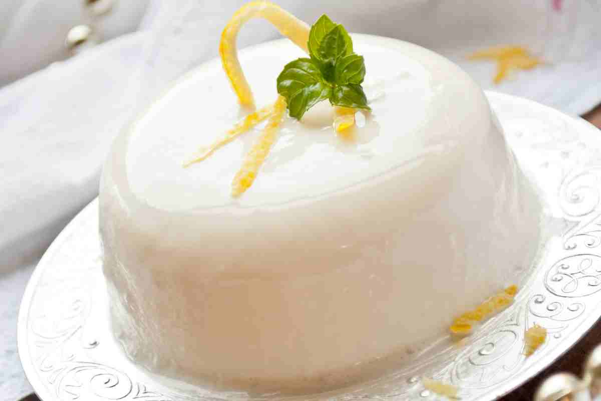 Torta Fluffy Fior di Latte, fresca e dalla consistenza attraente: per farla bastano 4 ingredienti